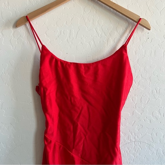 superdown Eva Twisted Slit Dress in Red - Picture 6 of 11